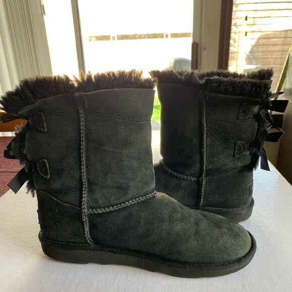 UGG Women’s Suede Leather Boots Size 6 - Picture 1 of 11